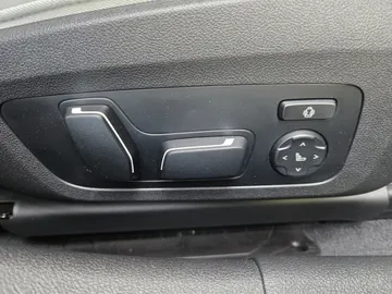 Car image 39