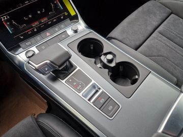 Car image 30