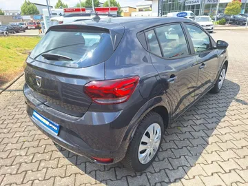 Car image 3