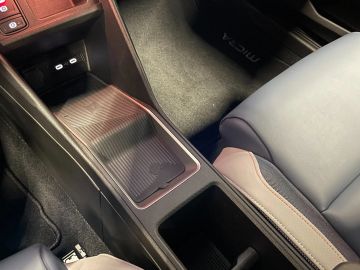 Car image 47