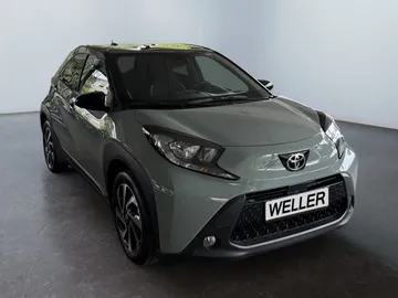 Car image 2