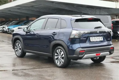 Car image 4