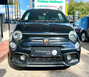 Car image 3