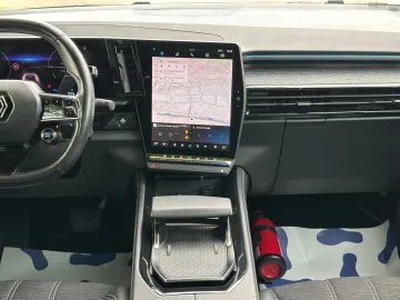 Car image 30