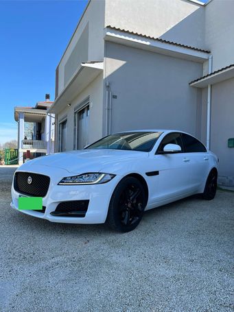 Jaguar XF AWD Prestige 132 kW image number 2