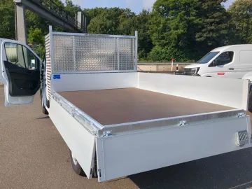 Car image 30