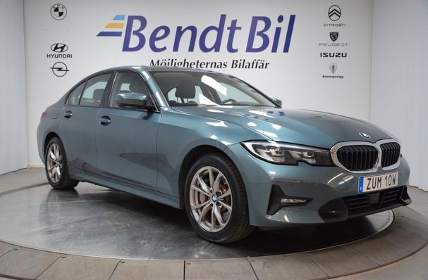 BMW 330e Sport Line 216 kW image number 2