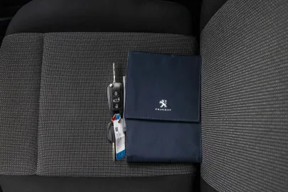 Car image 32