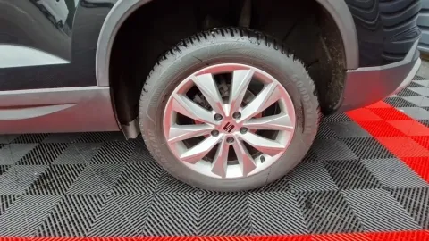 Car image 27