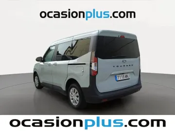 Car image 4