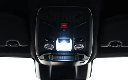 Car image 26