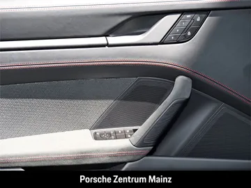 Car image 32