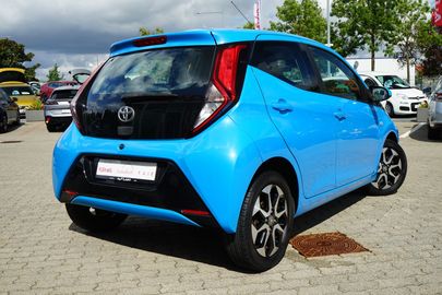Car image 25