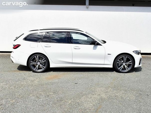 BMW 330 e Touring xDrive 215 kW image number 2