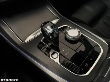 Car image 40