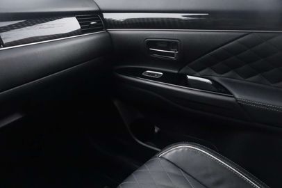 Car image 33