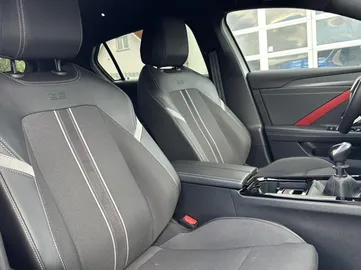 Car image 30