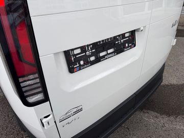 Car image 31
