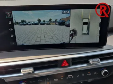 Car image 18