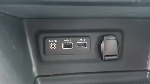 Car image 27