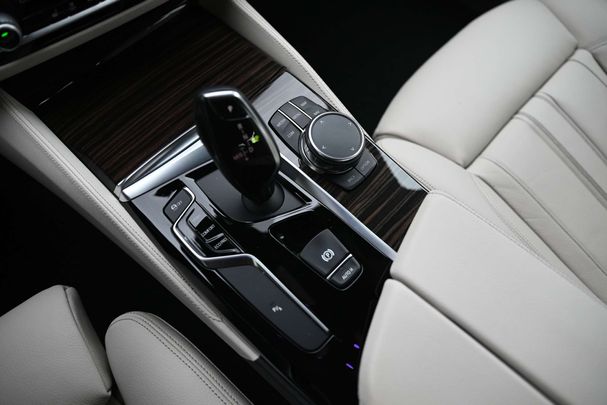 BMW 520i Luxury Line 135 kW image number 10