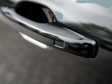 Car image 32