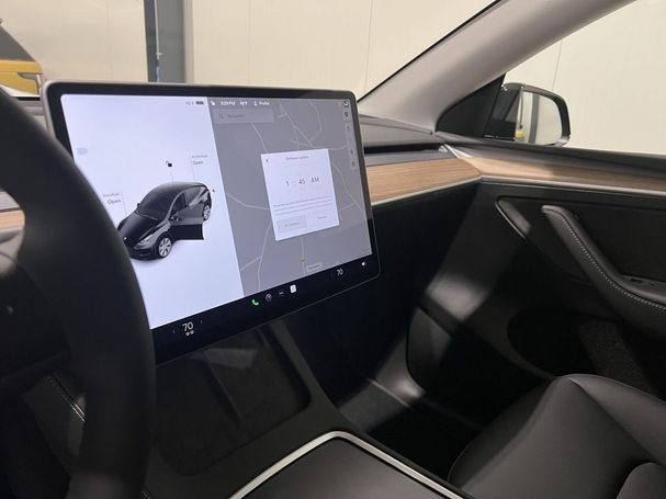 Tesla Model Y 221 kW image number 9