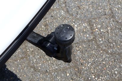 Car image 37