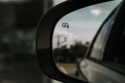 Car image 30