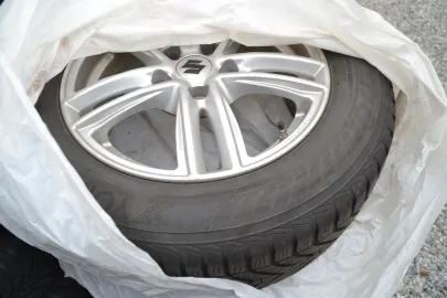 Car image 22