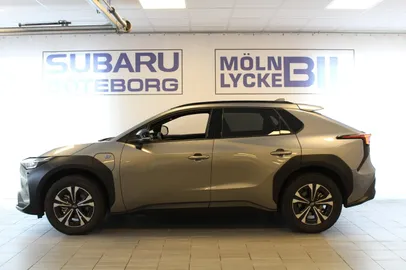Car image 3