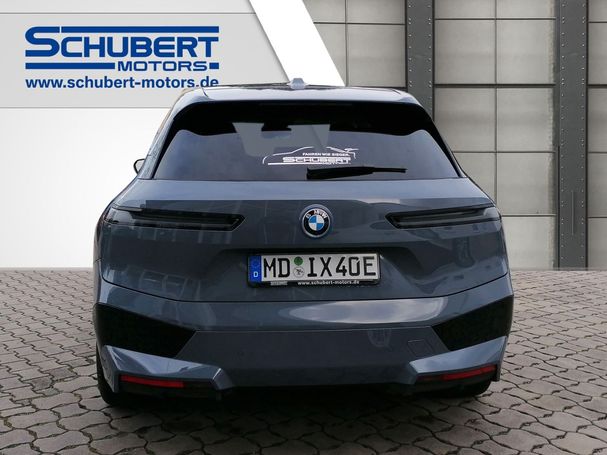 BMW iX xDrive 385 kW image number 13