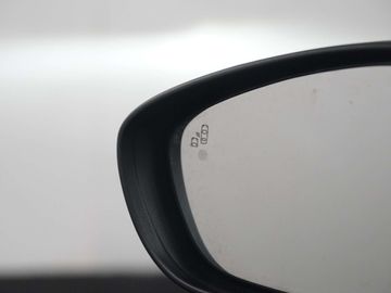 Car image 36