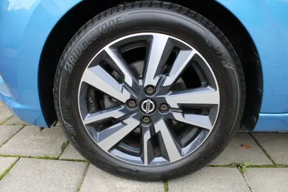 Car image 19