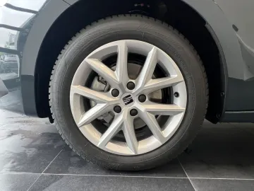 Car image 27