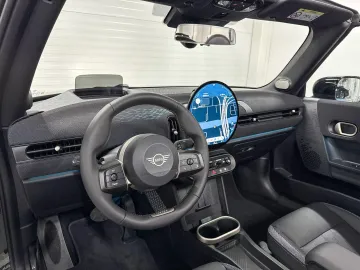 Car image 28