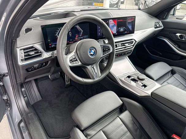 BMW 330e 215 kW image number 24