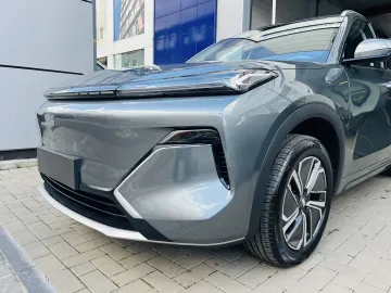 Car image 25