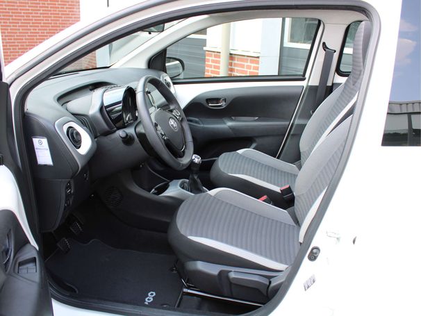 Toyota Aygo 54 kW image number 6