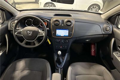 Car image 12