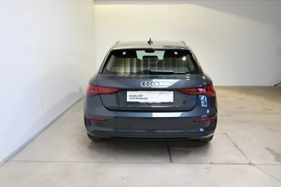 Car image 32