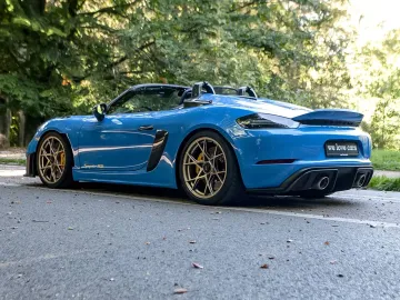 Car image 3