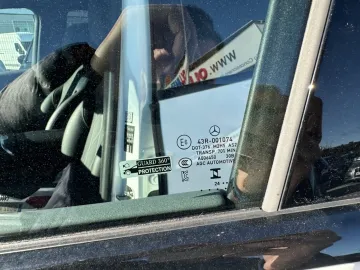 Car image 34
