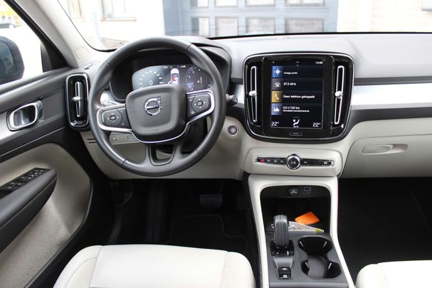 Volvo XC40 T3 120 kW image number 4