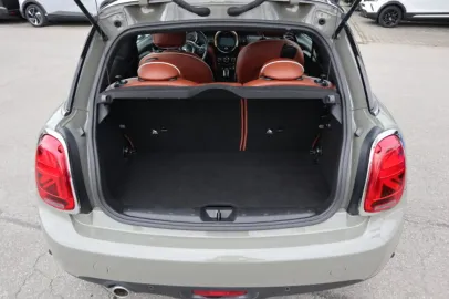 Car image 24