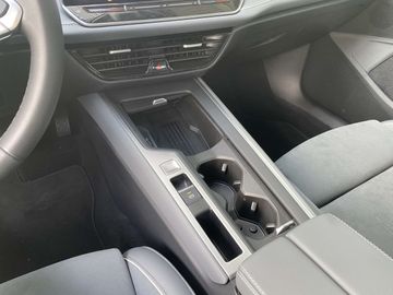 Car image 30