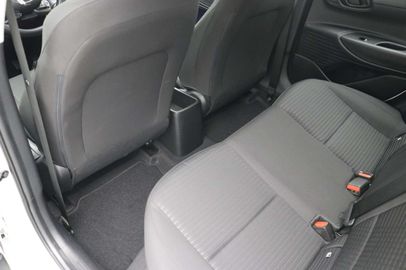 Car image 30