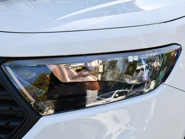 Car image 25