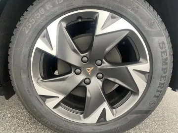 Car image 30