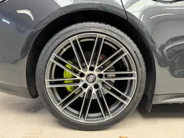 Car image 30